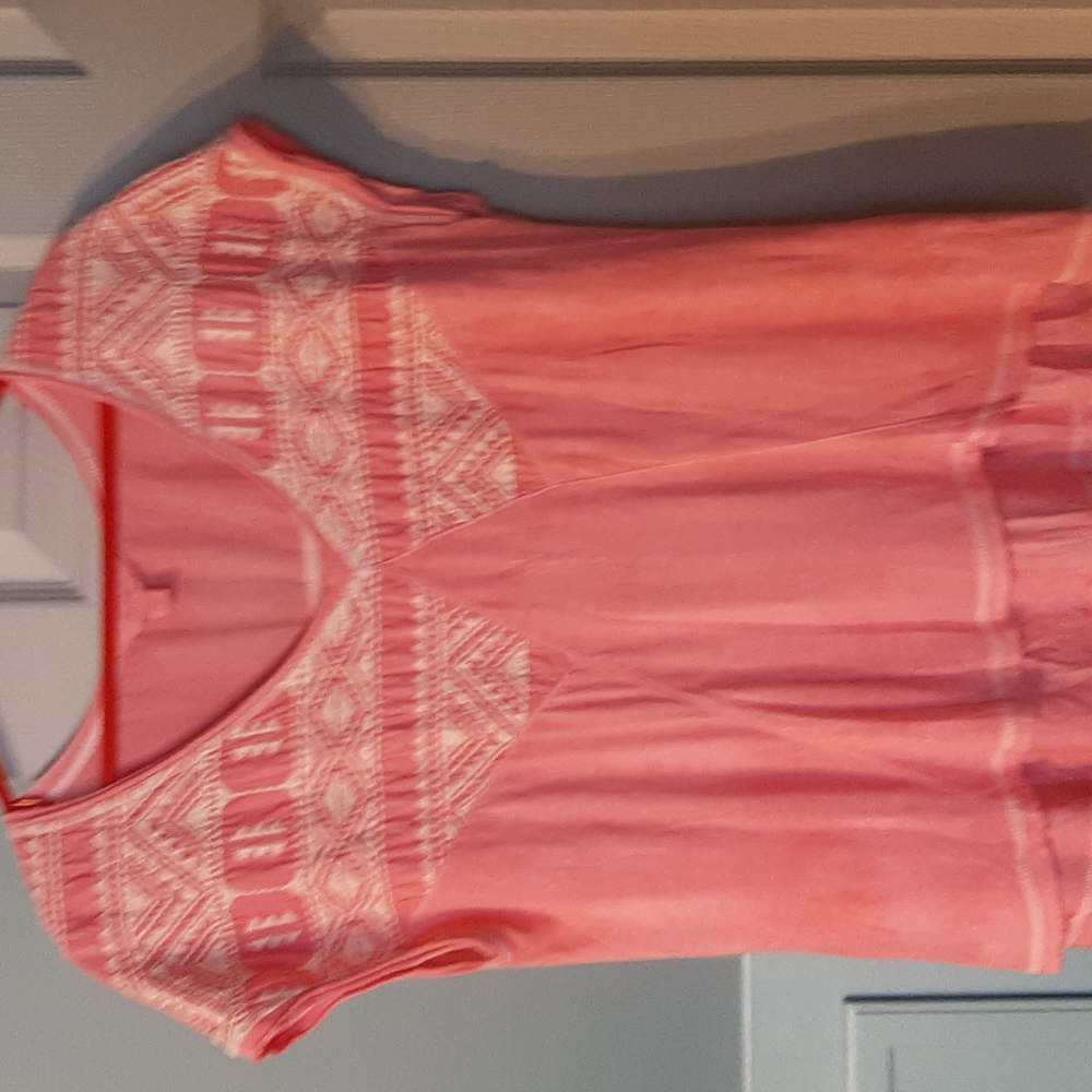 Sun & Shadow Embroidered Hi Lo V Neck Tee